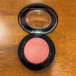 Brand new in a box, ⭐️⭐️⭐️⭐️Mac blush “petal power”